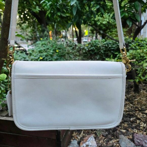 80s Coach Classic Slim Flap Vintage Shoulder Bag in Bone Glove-Tanned Leather - Picture 3 of 12